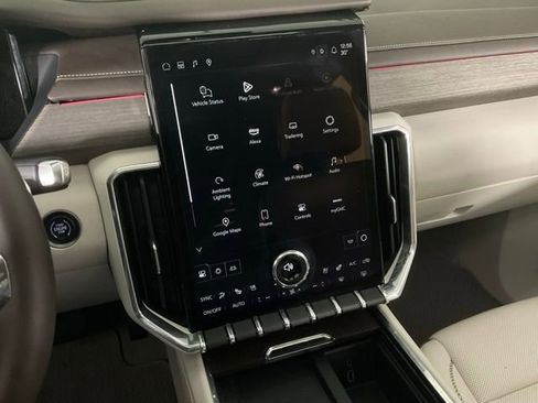 Used 2024 GMC Acadia Denali image 22