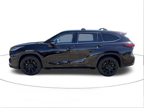 Used 2021 Toyota Highlander XLE FWD image 6