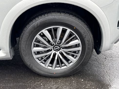 Used 2024 Nissan Armada SL image 12