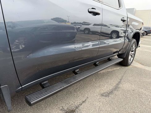 Used 2022 Chevrolet Silverado 1500 LT AWD/4WD image 8