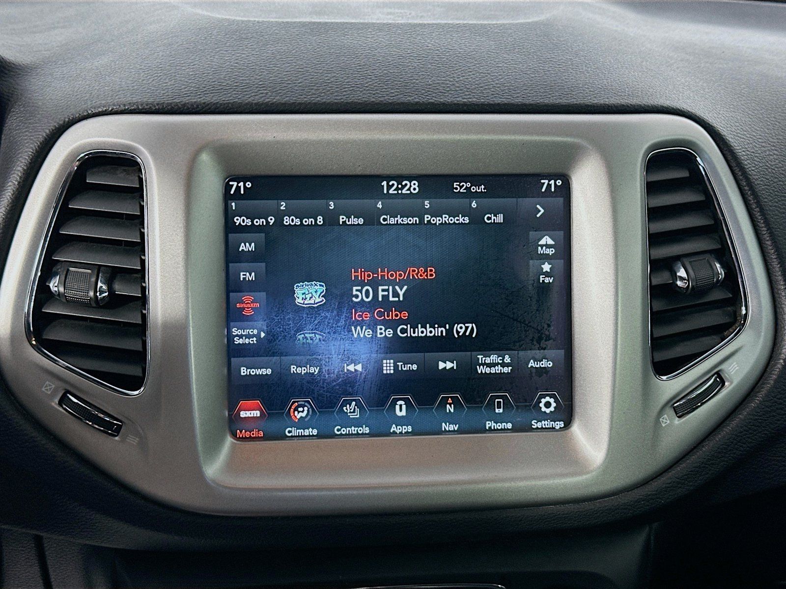 Used 2021 Jeep Compass Latitude w/ Sun and Sound Group FWD image 15