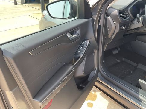 New 2025 Ford Escape SE image 7