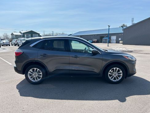 Used 2020 Ford Escape SE image 19