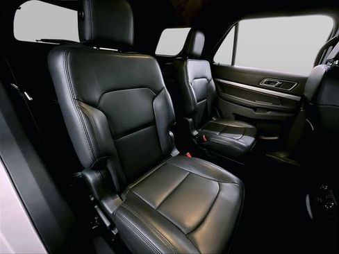 Used 2019 Ford Explorer XLT w/ Equipment Group 202A AWD/4WD image 26