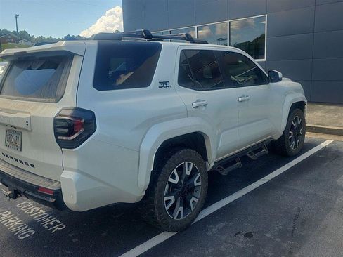 Used 2025 Toyota 4Runner TRD Sport AWD/4WD image 4