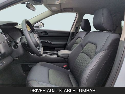 Used 2025 Nissan Pathfinder SV FWD image 17