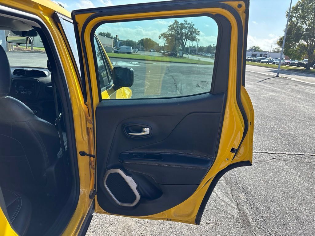 Used 2015 Jeep Renegade Sport w/ Power & Air Group FWD image 18
