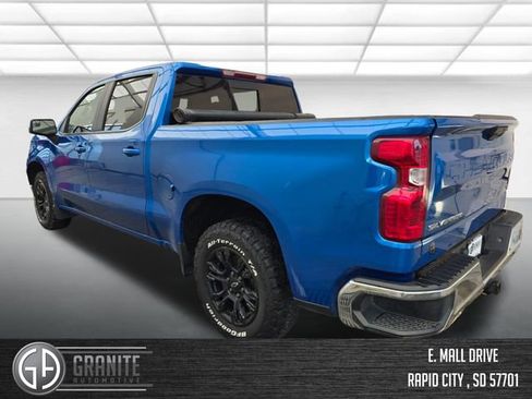 Used 2022 Chevrolet Silverado 1500 LT w/ Z71 Off-Road Package AWD/4WD image 3