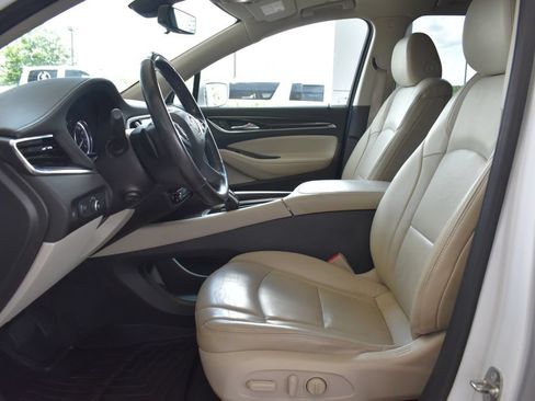 Used 2018 Buick Enclave Premium w/ Experience Buick Package FWD image 3