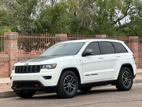 Used 2018 Jeep Grand Cherokee Trailhawk image 1
