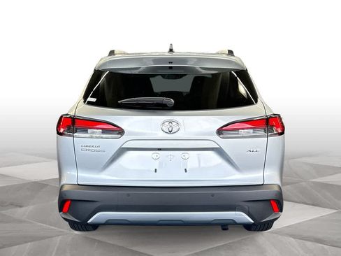 Used 2026 Toyota Corolla Cross XLE w/ Convenience Package FWD image 7