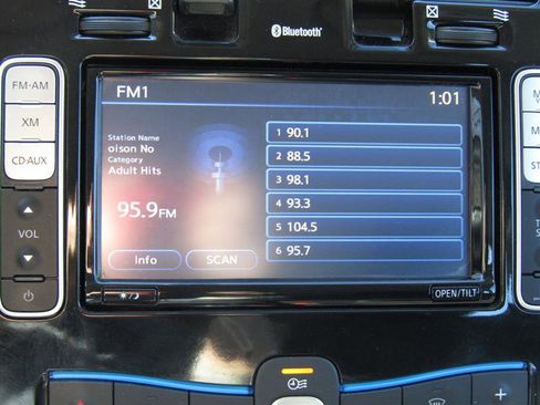 Used 2015 Nissan Leaf SV w/ LED & Quick Charge Package image 19