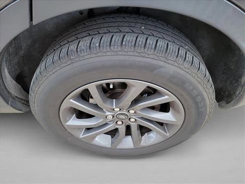 Used 2019 Land Rover Discovery Sport SE AWD/4WD image 12