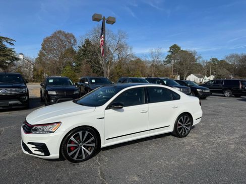 Used 2018 Volkswagen Passat 3.6 image 2