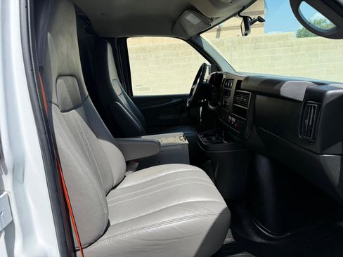 Used 2013 Chevrolet Express 2500 RWD image 22