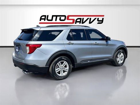 Used 2022 Ford Explorer XLT image 7
