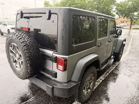 Used 2017 Jeep Wrangler Unlimited Rubicon w/ Connectivity Group AWD/4WD image 3