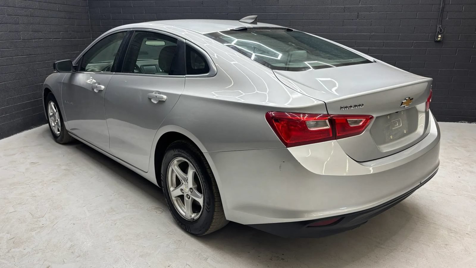 Used 2016 Chevrolet Malibu LS FWD image 3