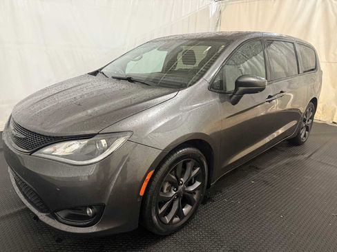 Used 2019 Chrysler Pacifica Touring Plus w/ Advanced Safetytec Group image 1