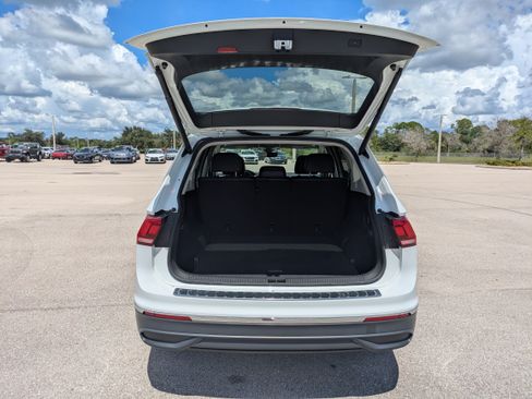 Used 2024 Volkswagen Tiguan Wolfsburg Edition AWD/4WD image 31