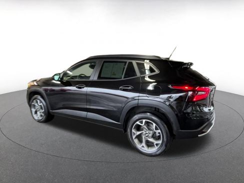 Used 2025 Chevrolet Trax LT image 10
