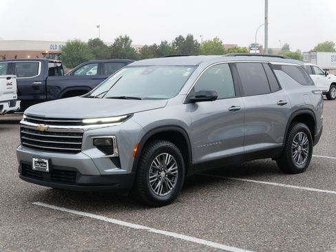 Used 2024 Chevrolet Traverse LT image 5