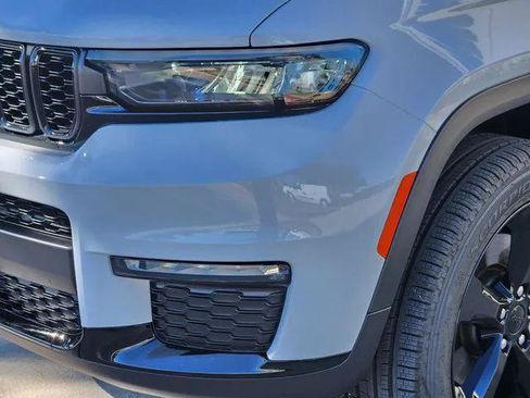 Certified 2025 Jeep Grand Cherokee L Limited w/ Black Appearance Package RWD image 9