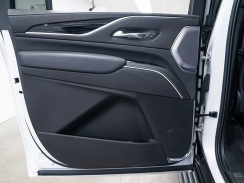 Used 2022 Cadillac Escalade ESV Sport w/ Touring Package image 20