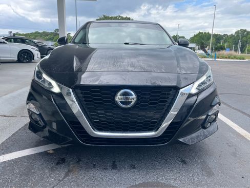 Used 2022 Nissan Altima 2.5 Platinum AWD/4WD image 2
