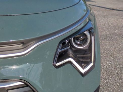 Used 2025 Kia Niro EX FWD image 10