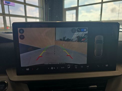 Used 2025 Ford Explorer Active image 27