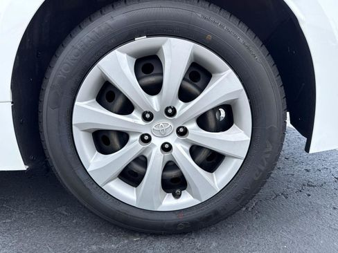 Used 2022 Toyota Corolla LE FWD image 29