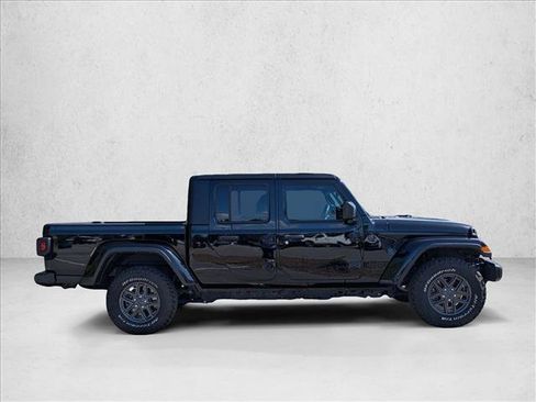 Used 2024 Jeep Gladiator Sport image 4