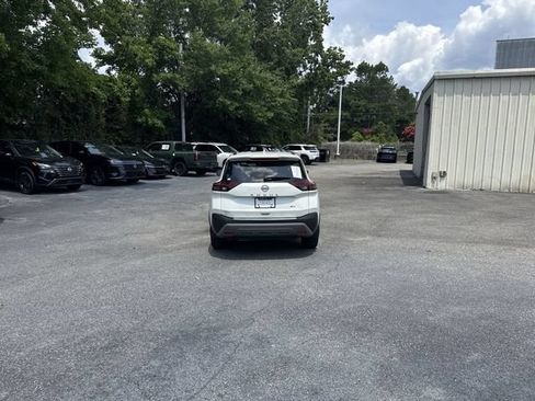 Used 2023 Nissan Rogue SV FWD image 6