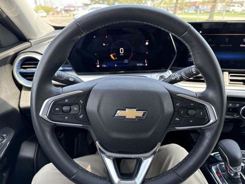 Used 2024 Chevrolet Trax LT w/ Driver Confidence Package image 38