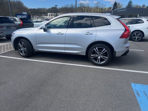Used 2021 Volvo XC60 T5 Momentum w/ Premium Package image 8