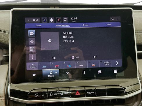 Used 2025 Jeep Compass Limited image 21