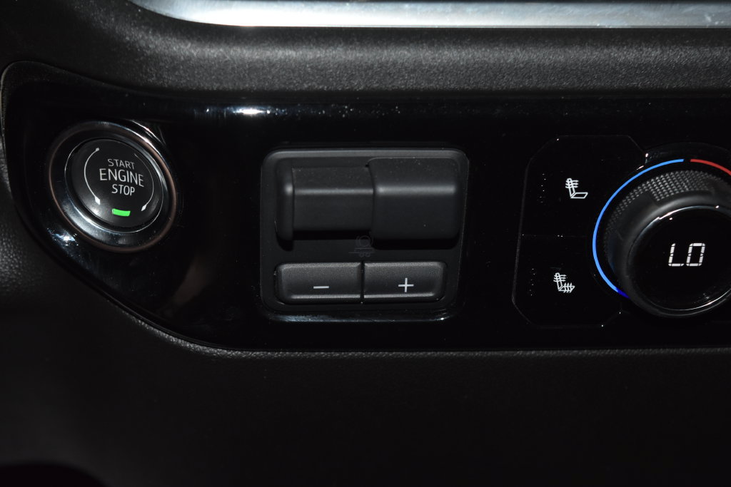 Used 2025 Chevrolet Silverado 2500 LT AWD/4WD image 12