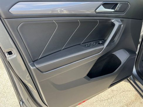 Used 2023 Volkswagen Tiguan SE image 18