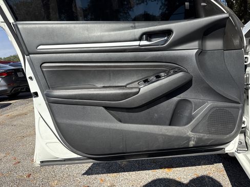 Used 2023 Nissan Altima 2.5 SR w/ SR Premium Package image 31