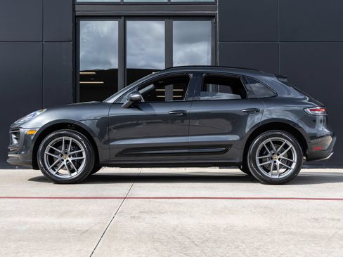 Certified 2026 Porsche Macan AWD/4WD image 2