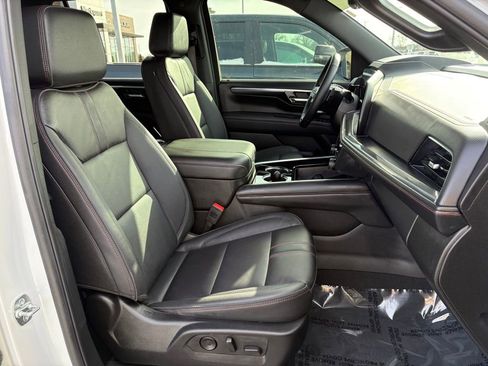 Used 2025 Chevrolet Tahoe RST w/ RST Performance Edition image 18