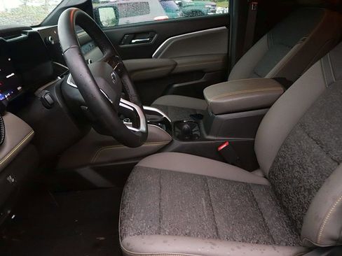 Used 2024 Chevrolet Colorado ZR2 w/ ZR2 Bison Edition AWD/4WD image 14