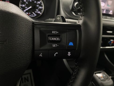 Certified 2025 Nissan Rogue SV image 17