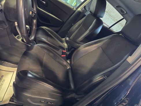 Used 2020 Chevrolet Trax LT w/ LT Convenience Package FWD image 6