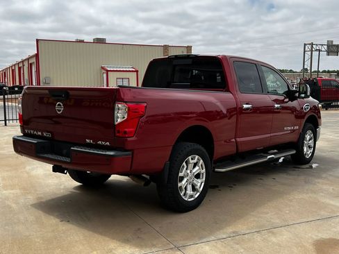 Used 2017 Nissan Titan SL image 3