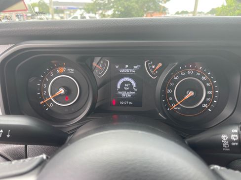 Used 2025 Jeep Wrangler Unlimited Sport AWD/4WD image 4
