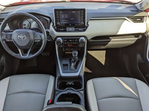 Used 2019 Toyota RAV4 XLE Premium image 18