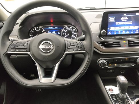 Used 2024 Nissan Altima 2.5 SV image 22