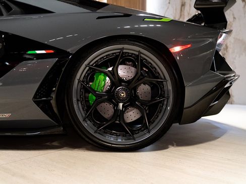 Used 2020 Lamborghini Aventador SVJ AWD/4WD image 31